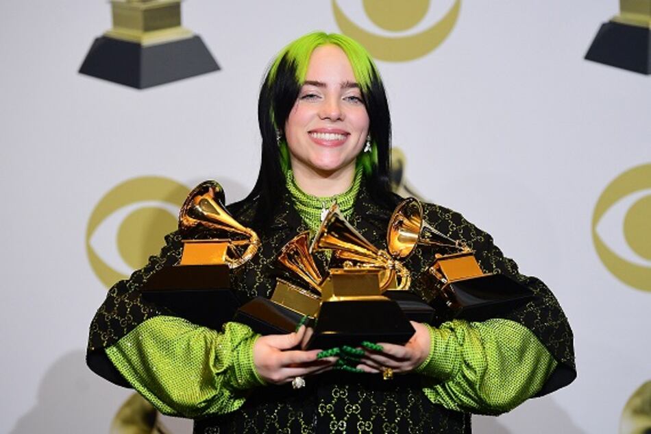Billie Eilish arrasa en los Grammy dedicados a Kobe Bryant