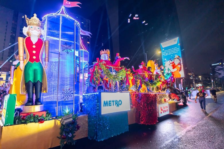 Más de 300 mil personas en el desfile de Navidad de ciudad de Panamá