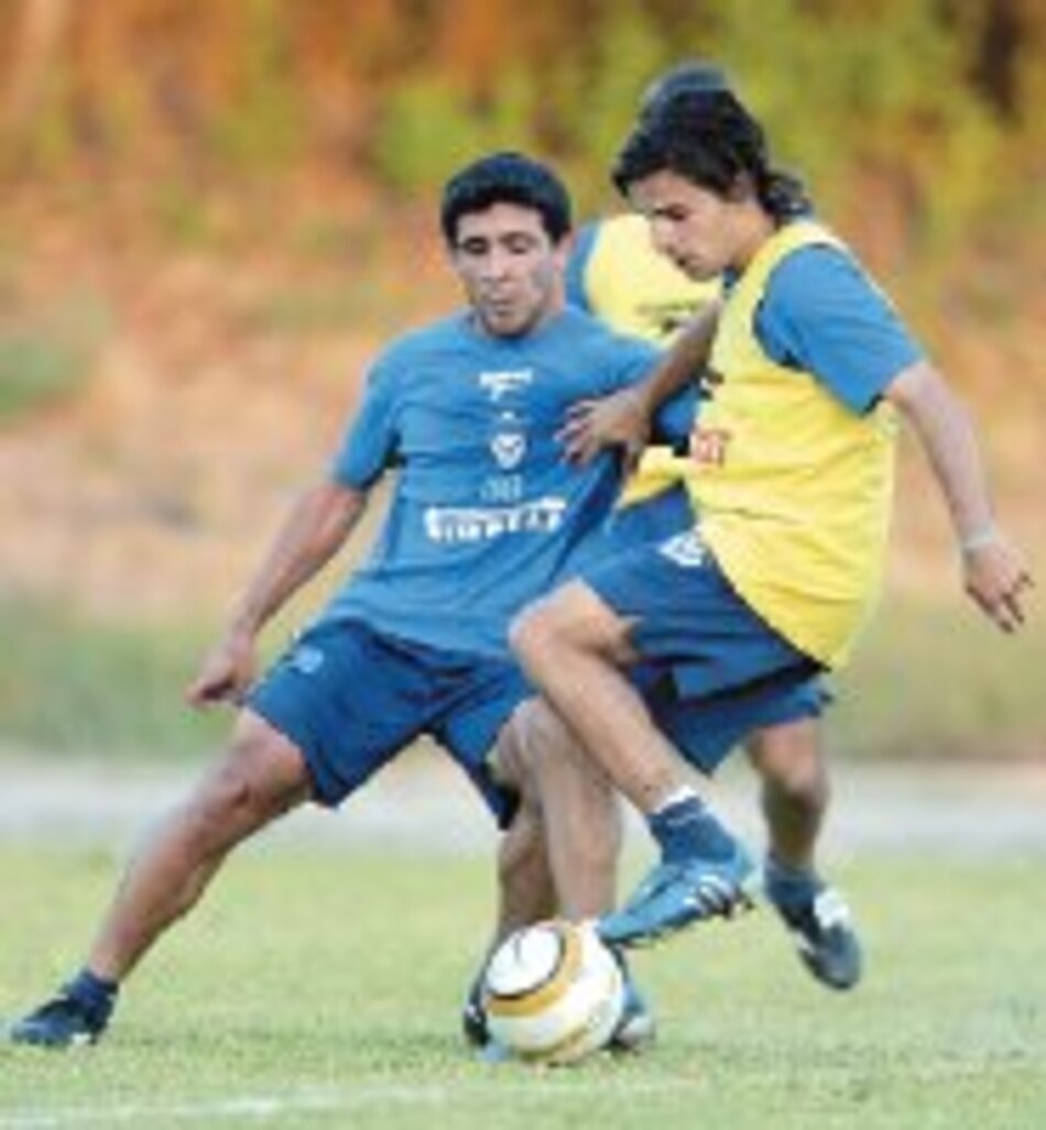 Pumas quieren tapar mala campaña a costa del Vélez