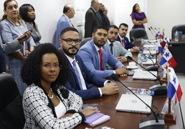 Comisión de Presupuesto restaura los viáticos para el exterior a funcionarios, pero con un monto único ‘sin distinción de cargo’