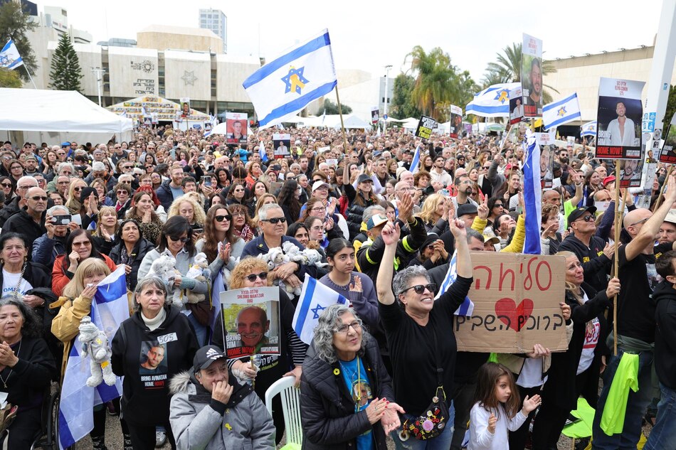 Miles de personas piden en Israel la vuelta de los rehenes en la fase 2 de la tregua