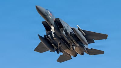 Irán afirma haber derribado dos aviones de combate de Estados Unidos: rescatan a dos de los tripulantes y buscan a un tercero