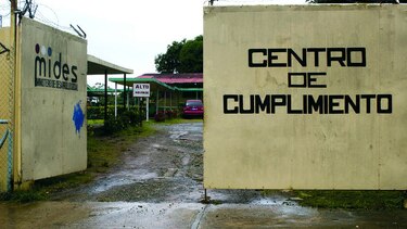 Policías condenados por homicidio en lista para rebaja de pena: piden excluirlos