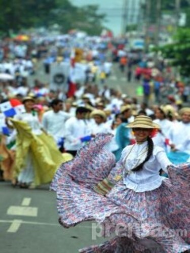Bajo la lluvia se celebró el 28 de noviembre