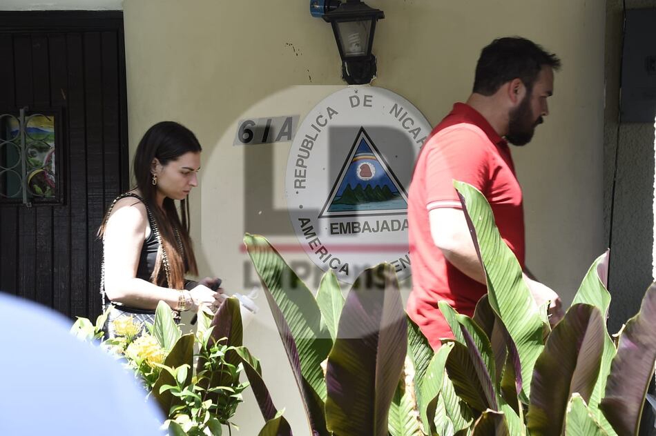 Martinelli es visitado por su hija, abogados y aliados políticos; mientras se queda con Bruno, su mascota