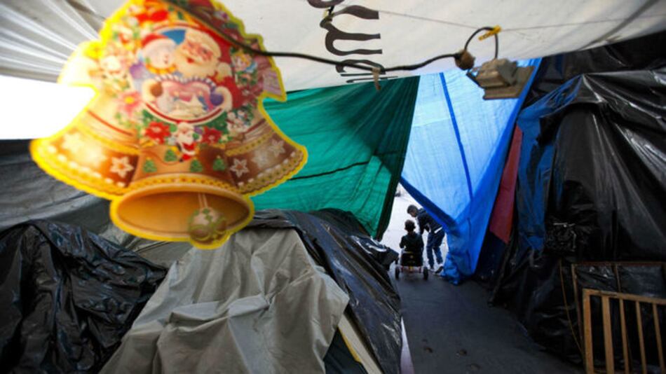 Muchas personas siguen en la calle tras el sismo de México