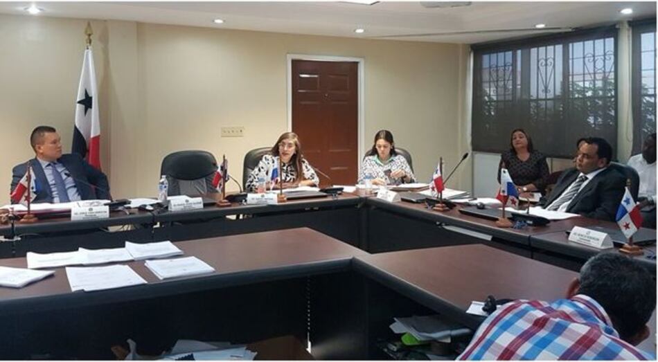 En primer debate: aprueban proyecto de ley para que jurisdicción civil multe a medios que ofendan a mujeres