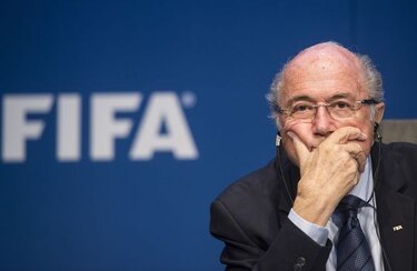 Blatter: 'No he renunciado, he puesto mi cargo en manos del Congreso'