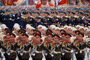 Putin justifica la guerra en Ucrania durante un reducido desfile del Día de la Victoria