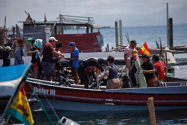 Al menos 180 migrantes tomarán un barco en Panamá en su viaje de retorno hacia Suramérica