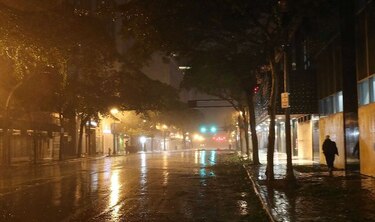 Fortalecido huracán Irma impacta en los Cayos de la Florida