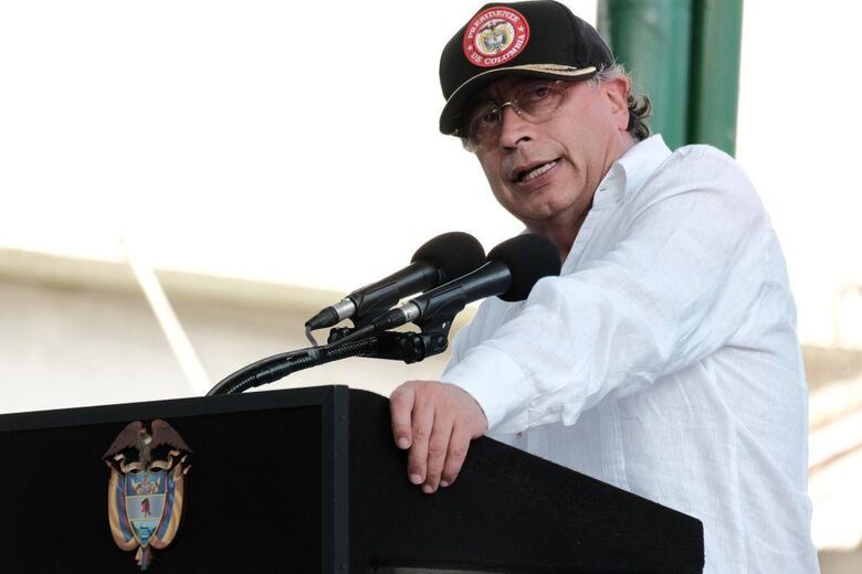 Qué se sabe del ataque contra una base militar y el derribo de un helicóptero de la policía que dejan al menos 19 muertos y decenas de heridos en Colombia