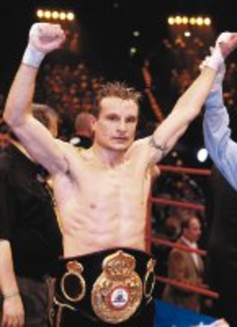 Castillejo acabó con Sturm en 10 asaltos