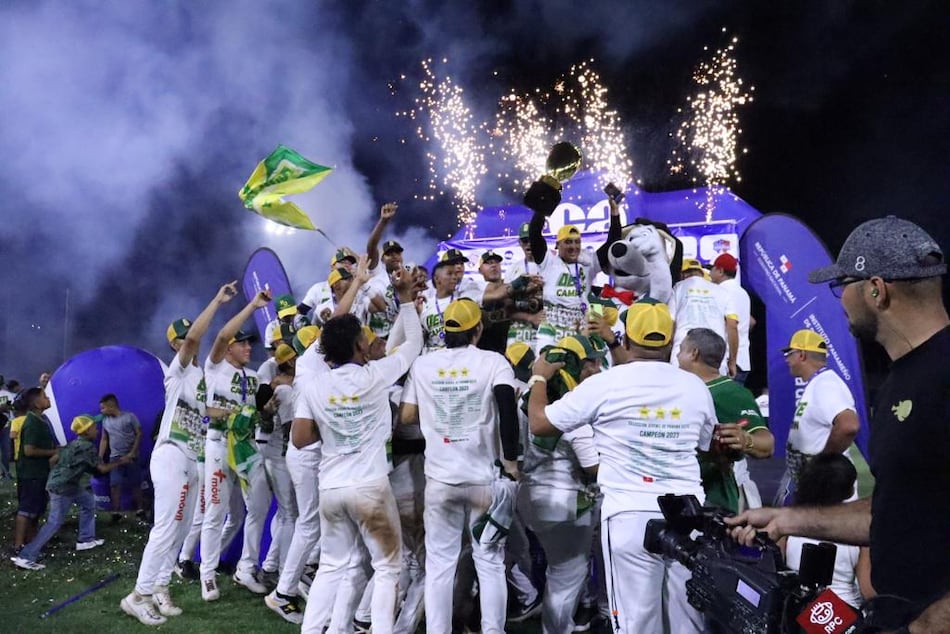 Los Vaqueros inician la defensa del título