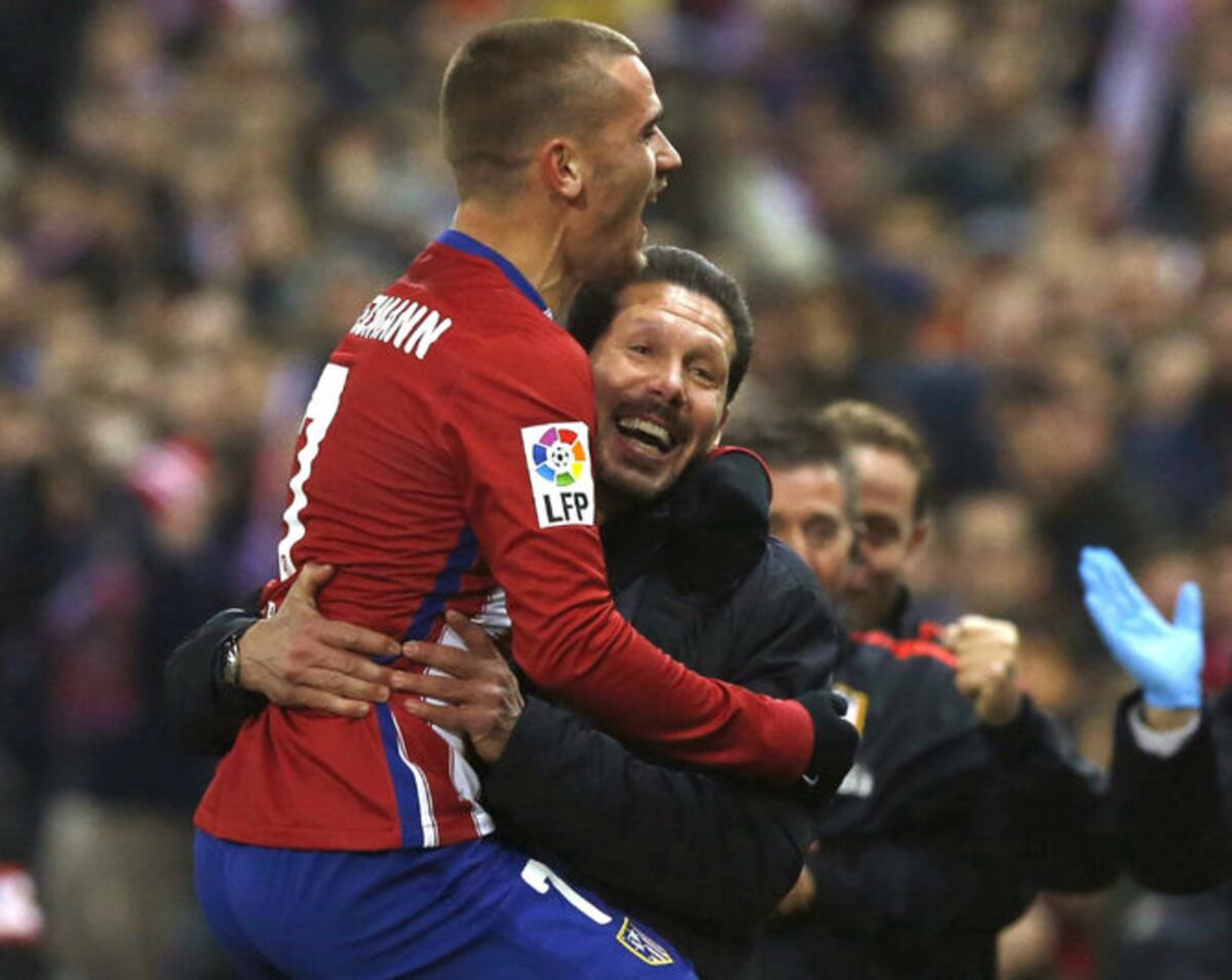 El Atlético alcanza al Barcelona y el Real Madrid naufraga en Villarreal