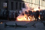 Manifestación en México concluye con enfrentamiento entre policías y encapuchados