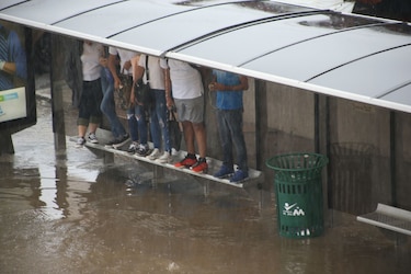 Se inundan varios sectores de la capital tras fuerte aguacero