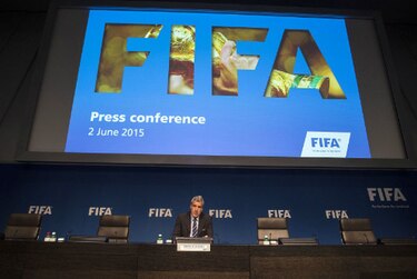El mundo del fútbol reacciona tras renuncia de Blatter