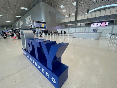 Tocumen S.A. contrata directamente a Disaroca Group por $74 mil para la decoración navideña