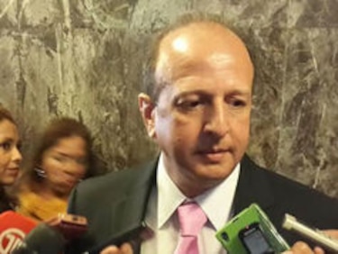 Proponen 'minimizar' las contrataciones directas