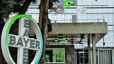 Comisión da tiempo a Bayer y Monsanto