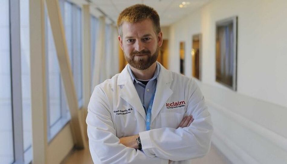 Doctor de EU sobreviviente del ébola regresa a la medicina