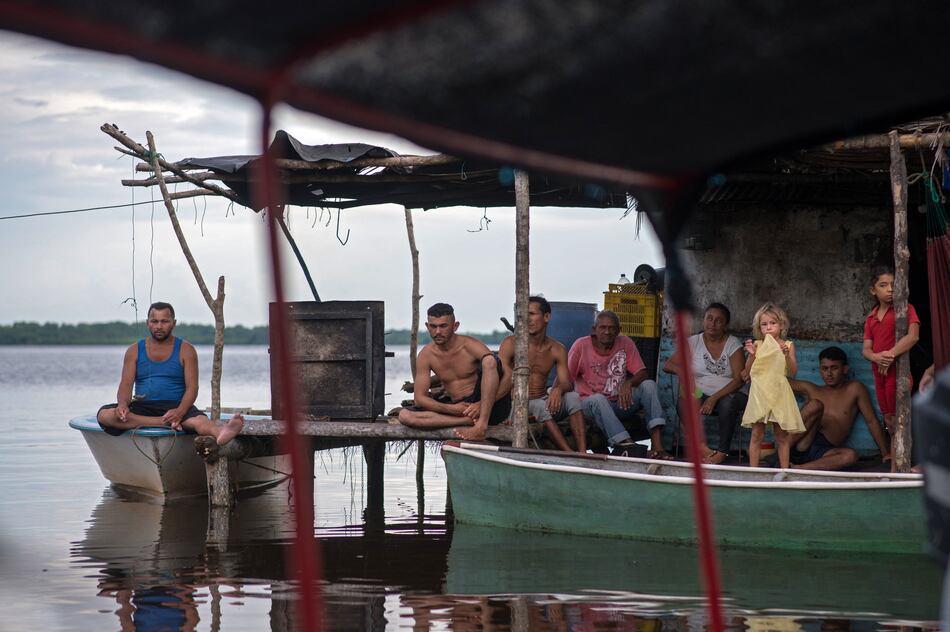‘Aquí todos somos brutos’: la vida sin leer ni escribir en un aislado pueblo de Venezuela