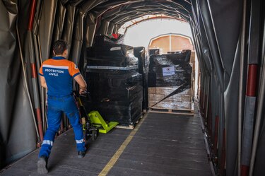 Un mes después del inicio de la guerra en Ucrania, la economía mundial sigue en plena tormenta