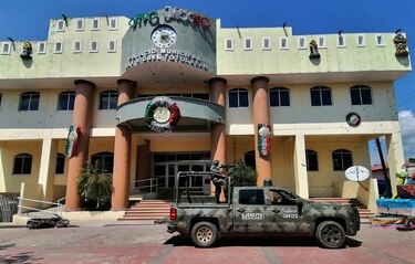 Suben a 20 los muertos por masacre y ataque a alcalde en el sur de México