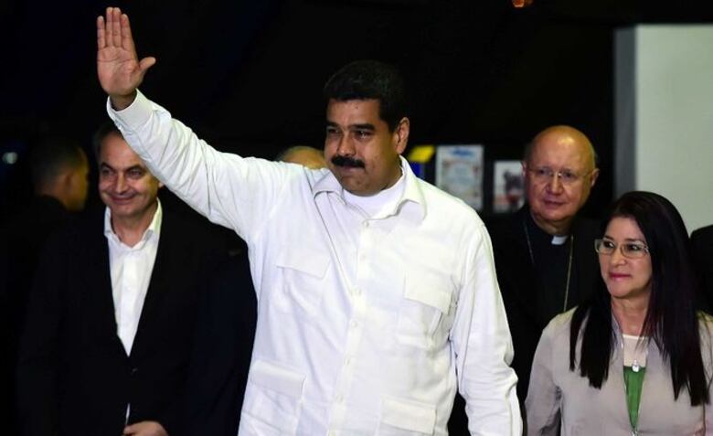 El presidente Maduro y algunos opositores se reúnen para buscar el diálogo