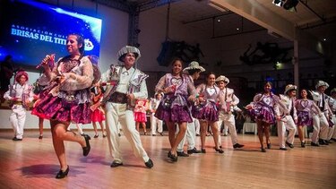 Danzas folclóricas de regiones del Perú se internan en Albrook Mall