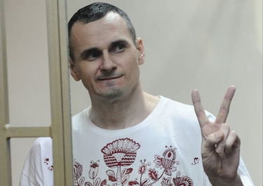 Rusia sentencia al cineasta Oleg Sentsov a 20 años de cárcel; colegas de todo el mundo piden su liberación