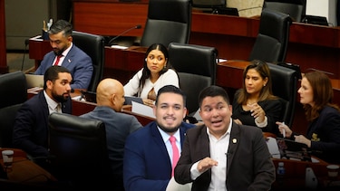 Vamos suspende a Neftalí Zamora y Manuel Samaniego y analiza expulsarlos