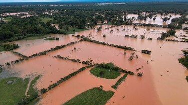 Eta deja decenas de muertos por derrumbes e inundaciones en América Central