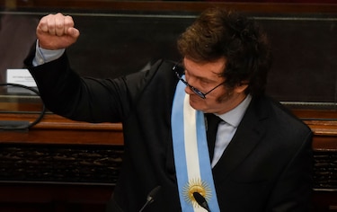 Milei defiende Presupuesto 2025 basado en equilibro fiscal y rompe tradición en Argentina