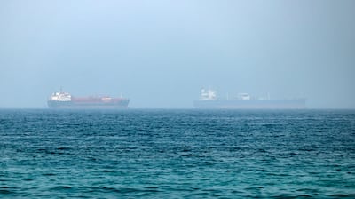 Los ataques a buques en Ormuz llegan a máximos anuales y cae un 27 % el tránsito de crudo