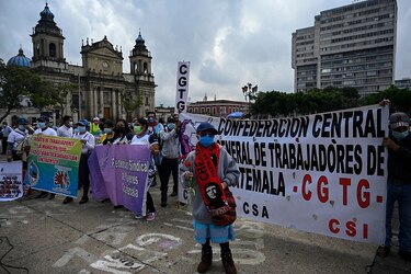 Guatemaltecos protestan contra la corrupción y la impunidad
