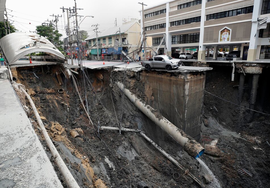 Un gran socavón frente a un hospital de Tailandia obliga a evacuar a los pacientes