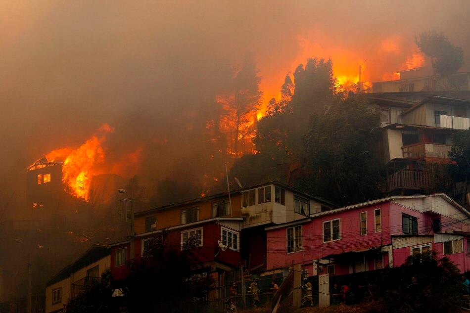 Unas 200 casas quedaron afectadas por incendio forestal en Chile