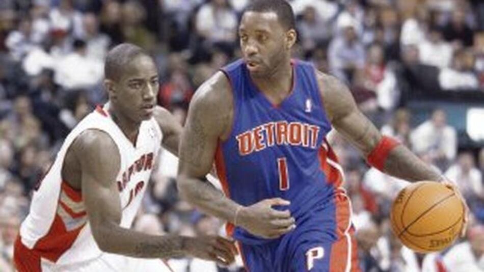 Pistons destituyen a Kuester