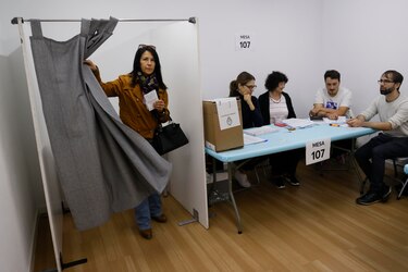 Unos 35.4 millones de argentinos están llamados este domingo a las urnas