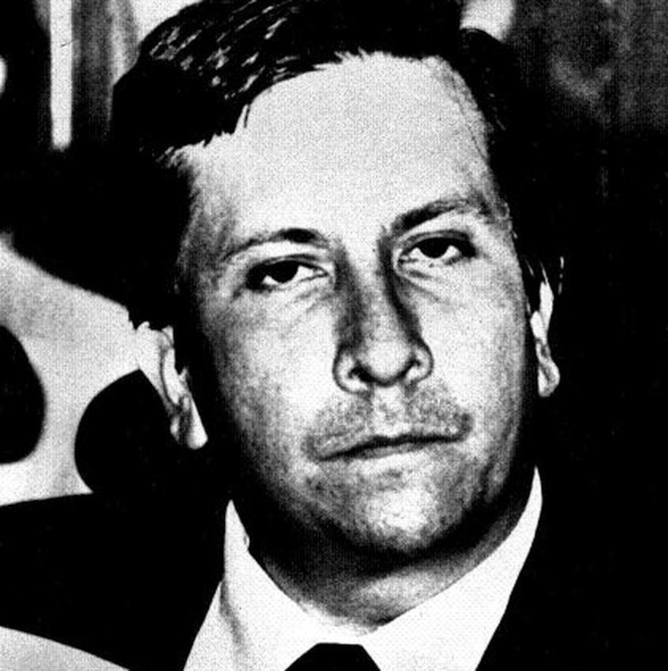 Exhuman restos de exministro de Colombia asesinado por orden de Pablo Escobar