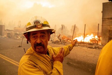 Incendio Dixie arrasa con el poblado de Greenville en California