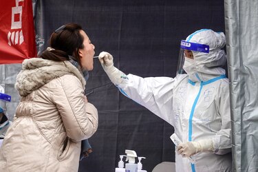 Contagios de covid en ciudad china de Xi’an caen a su nivel más bajo en una semana