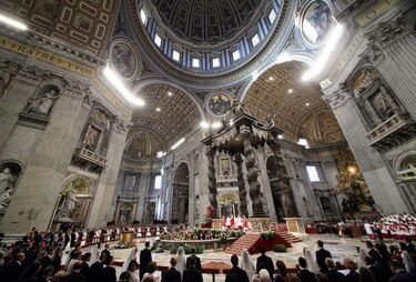 El Papa casa a 20 parejas en el Vaticano