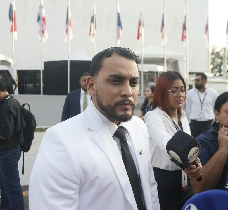 El diputado Jorge González denuncia condiciones críticas en escuelas de Panamá norte