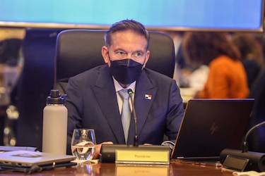 Cortizo sanciona Ley que permite a autoridades locales escoger el mejor salario