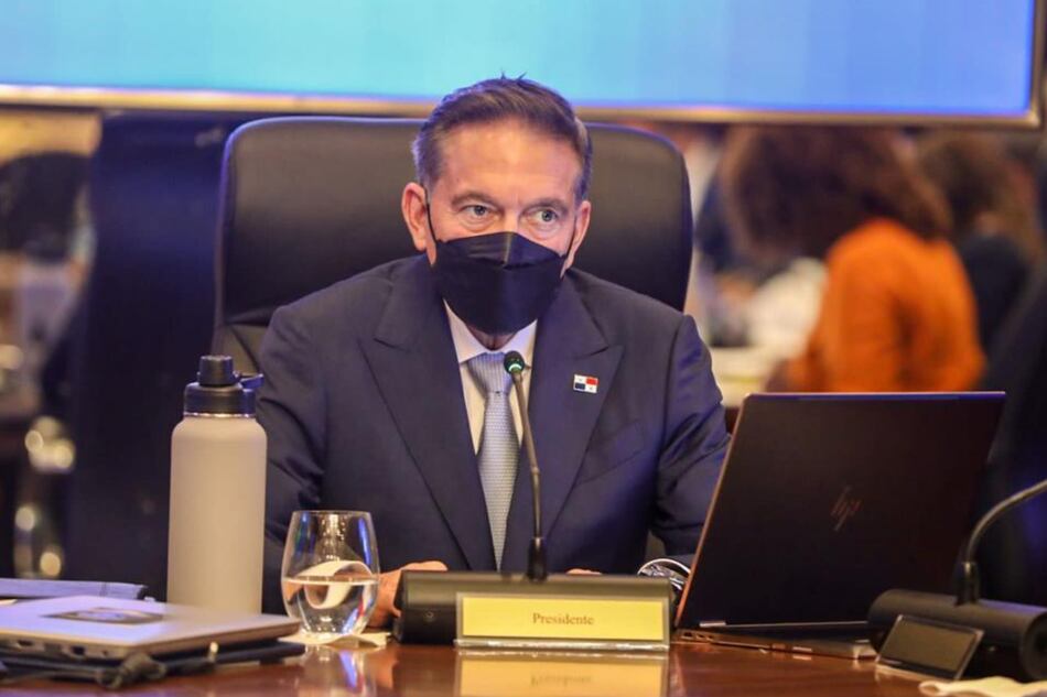 Cortizo sanciona Ley que permite a autoridades locales escoger el mejor salario