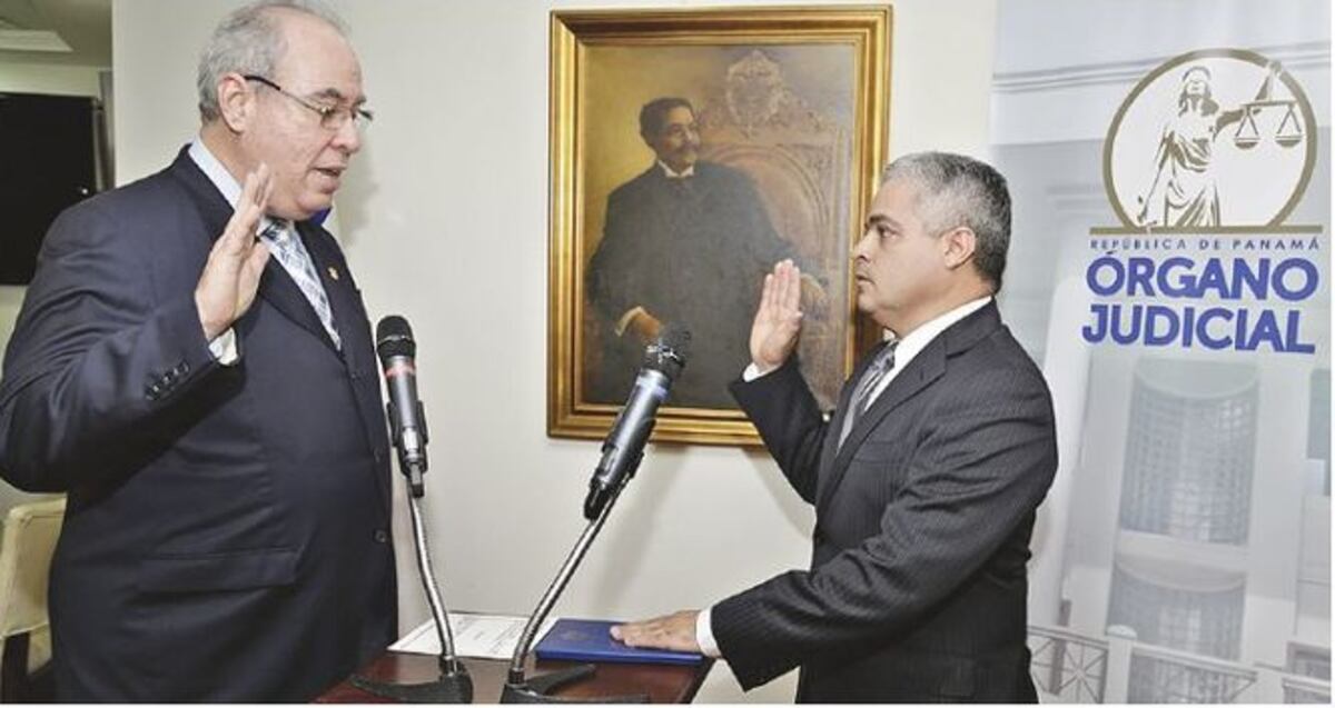 Polémica por la reelección de José Ayú Prado