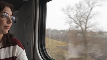 El ‘tren del amor’ en el que mujeres ucranianas visitan a sus esposos que combaten contra Rusia